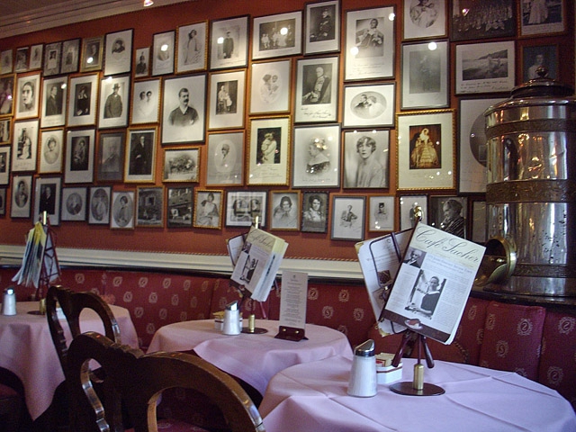 Кращі кафе Відня:  Sacher