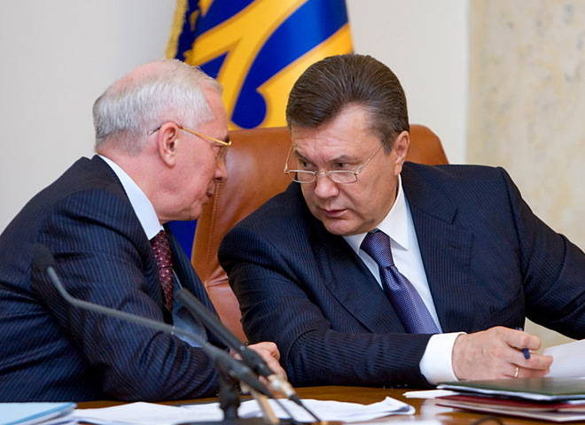 Віктор Янукович, Микола Азаров
