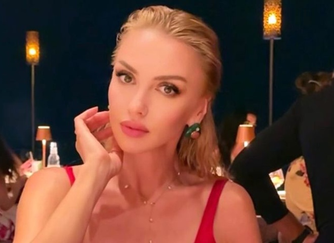 «Захотілося відчути себе принцесами»: Полякова з дочкою знялися у квіткових сукнях