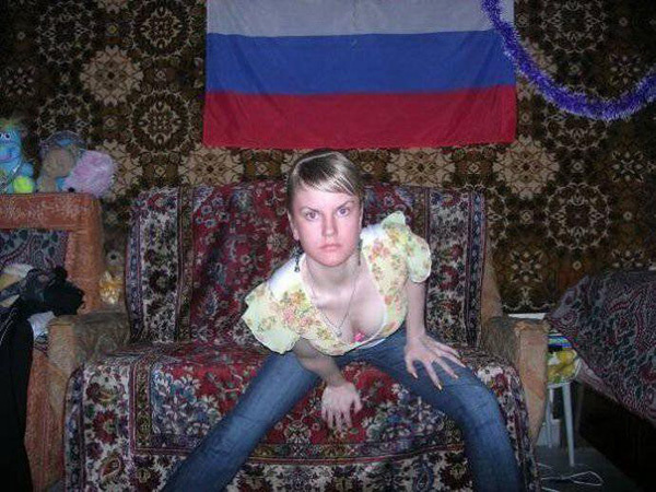 Эротика на фоне ковра