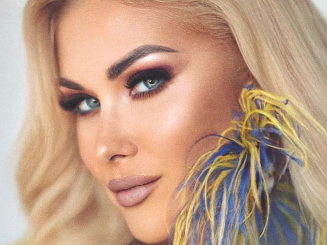 Бужинська показалася з Ребровим і прапором України в Чехії