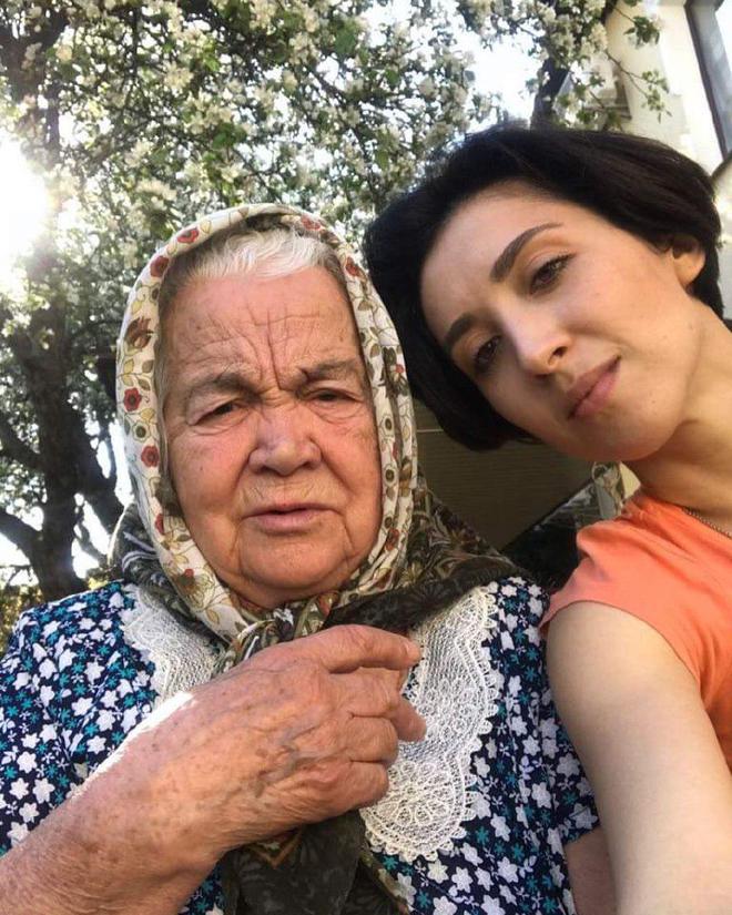 Анна Завальська з бабусею Галиною