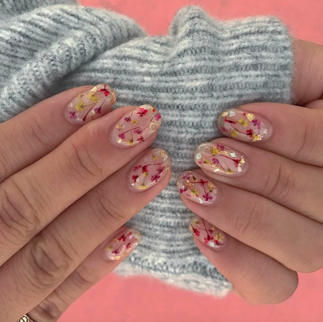 Квітковий весільний манікюр