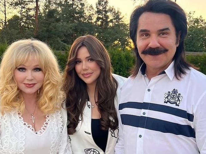 Зібров пояснив, чому його дружина не відвідує з ним публічні заходи