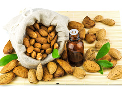 Міндальна олія для обличчя