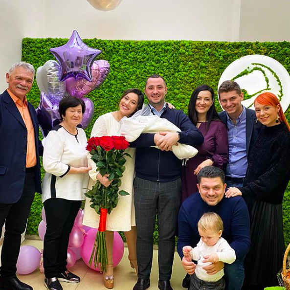 Наталку Карпу виписали з пологового будинку
