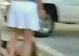 блондинки навчаються їздити на велосипеді