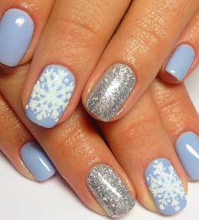 Синий маникюр: как и с чем носить  