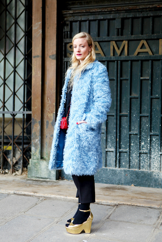 Пальта та шуби в кольорах Pantone: street style