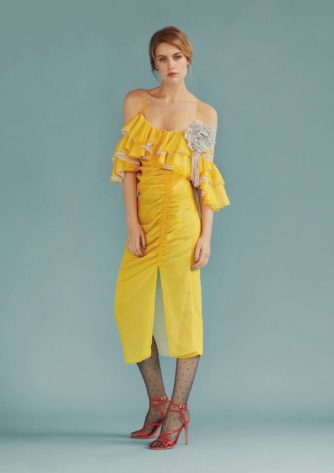 Речі з харизмою: жіночність і театральність в новій колекції Marianna Senchina Spring Summer 2019