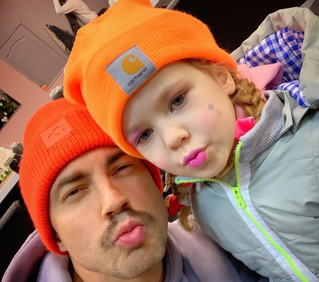 Дочь Андрея Беднякова спела "Ой у лузі червона калина"