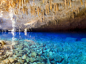 Печера блакитного озера в Бразилії