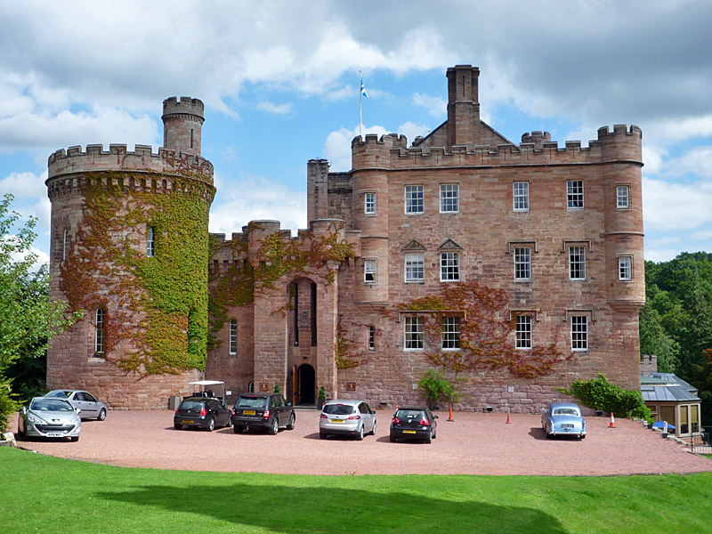 Романтические отели Европы: Dalhousie Castle Hotel and Spa, Edinburgh