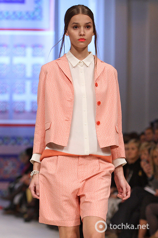 Показ POUSTOVIT 