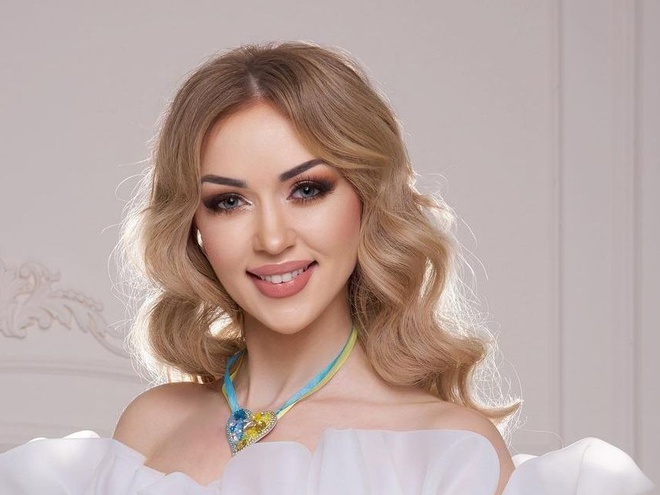 Валевська до 20-річчя творчості показалася в сукнях із національним колоритом