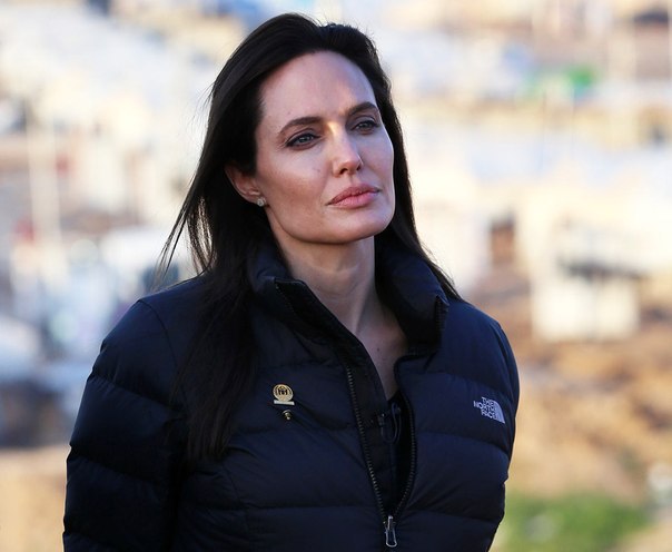 Анджелина Джоли