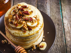 вкусные и пышные оладьи на кефире