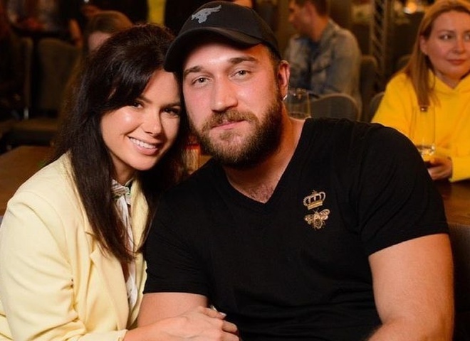 «Створив такі умови»: Шаманська втекла зі США назад до України через ексчоловіка