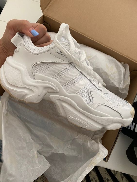 Какую обувь лучше сочетать с одеждой в спортивном стиле