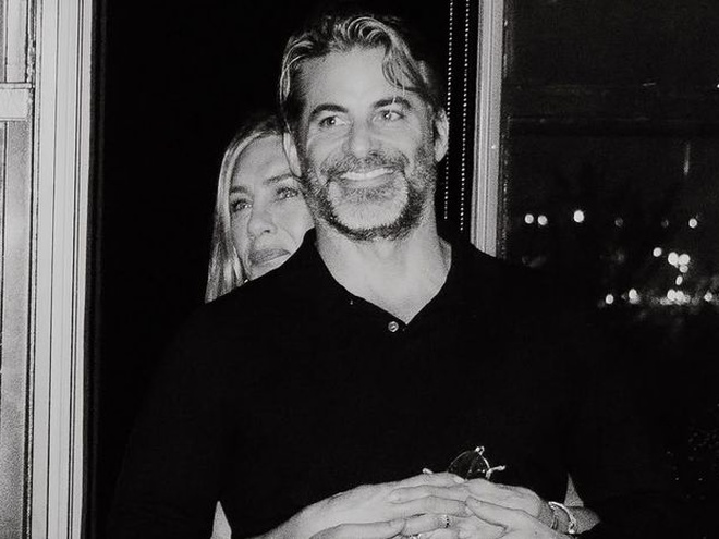 Бойфренд Дженніфер Еністон запостив фото їхнього поцілунку