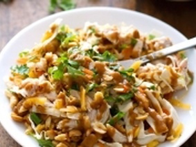 ТАЙСКИЙ САЛАТ С КУРИЦЕЙ ТАЙСКИЙ САЛАТ С КУРИЦЕЙ