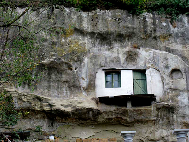 Сетеніль-де-лас-Бодегас: загадкове місто в скелі