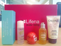 Коробка з косметикою