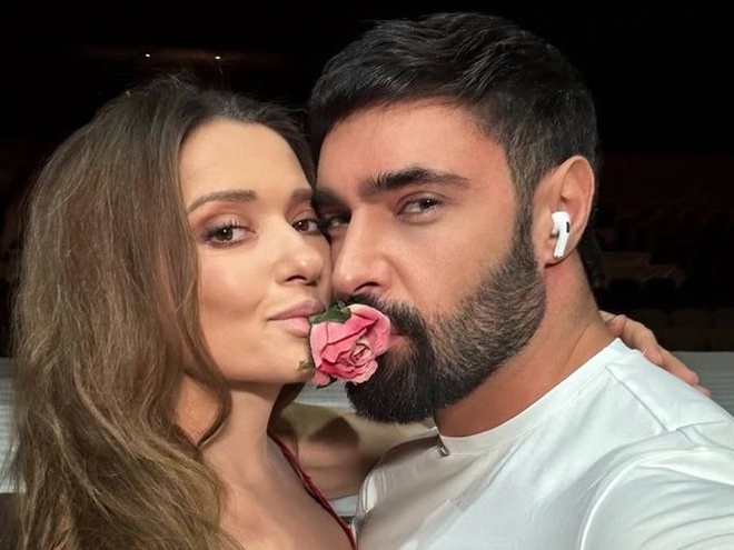 Дружина Козловського відреагувала на його поцілунок із Могилевською