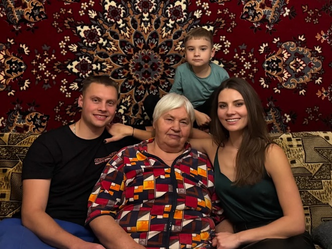 Антоніна Хижняк показала бабусю та квартиру, в якій виросла