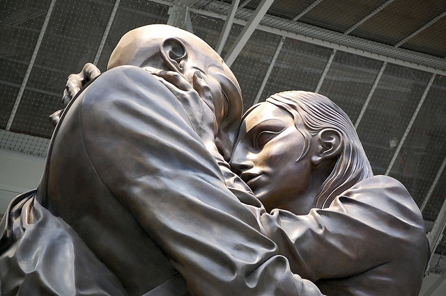 ТОП-10 "влюбленных" статуй в мире