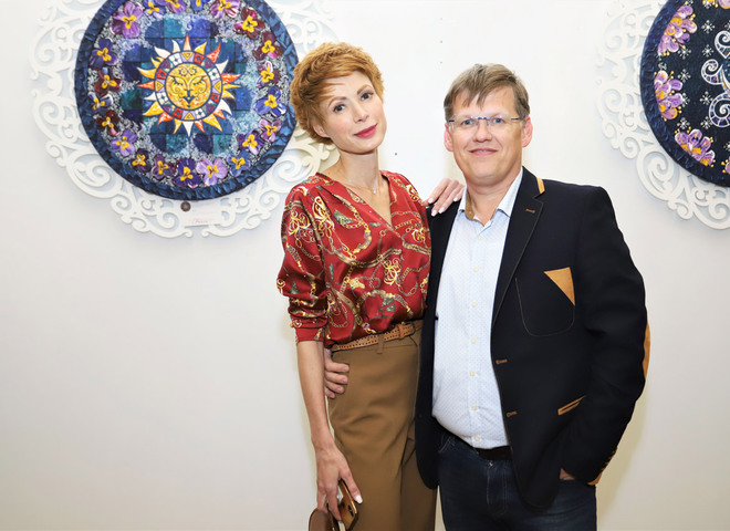 Елена-Кристина Лебедь и Павел Розенко на персональной выставке Оксаны ФУРСА #AURUM