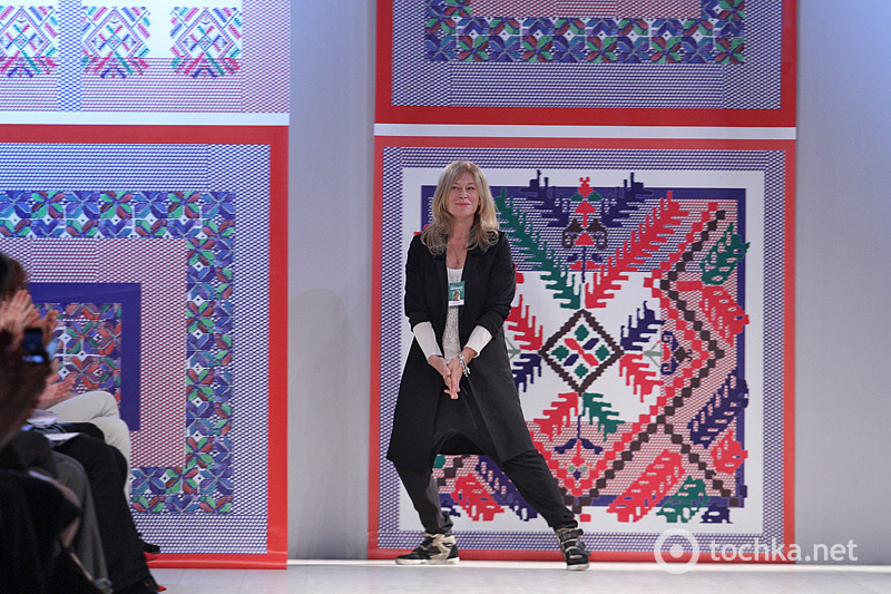 Показ POUSTOVIT 