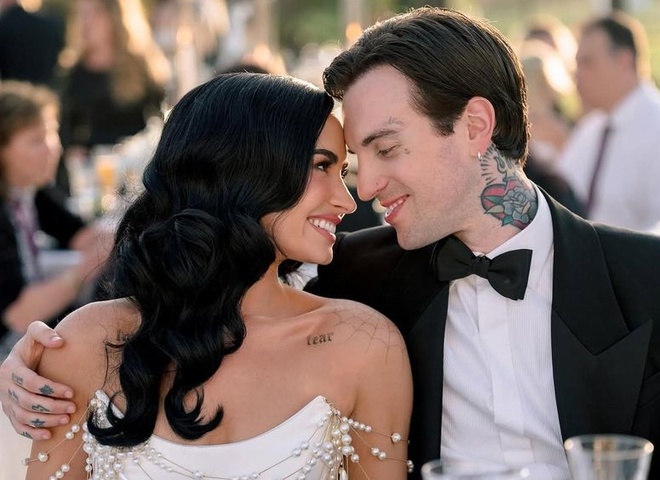 Демі Ловато показала фото з медового місяця