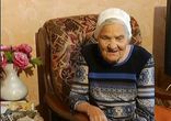 89-летняя пенсионерка в одиночку путешествует по миру с рюкзаком