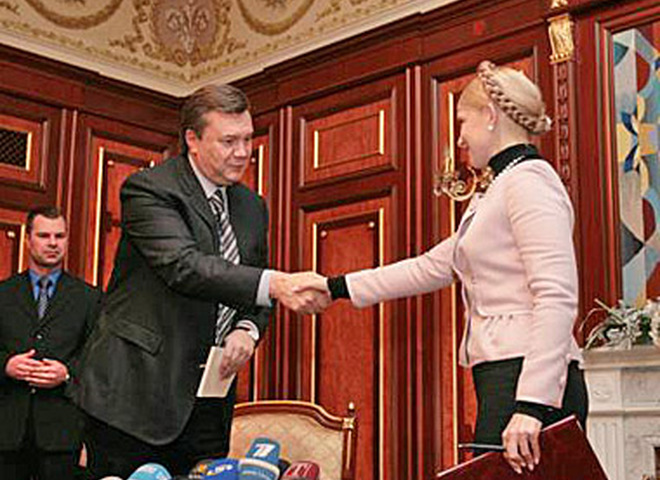 Лидер БЮТ Юлия Тимошенко и лидер Партии регионов Виктор Янукович