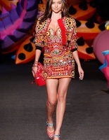 Круизная коллекция Moschino 2017