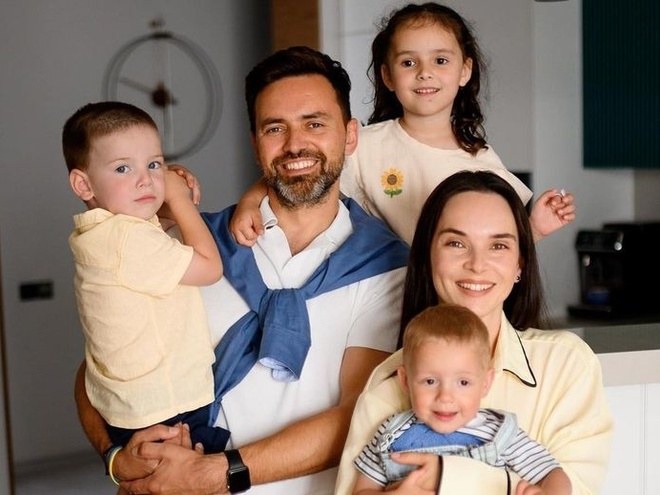 Тимур та Інна Мірошниченко обрали хрещених для дворічного прийомного сина