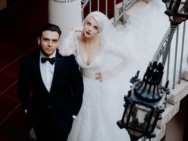 Міка Ньютон показала нові фото із весілля з американцем