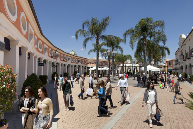 Куда отправиться на шопинг: лучшие аутлеты Европы