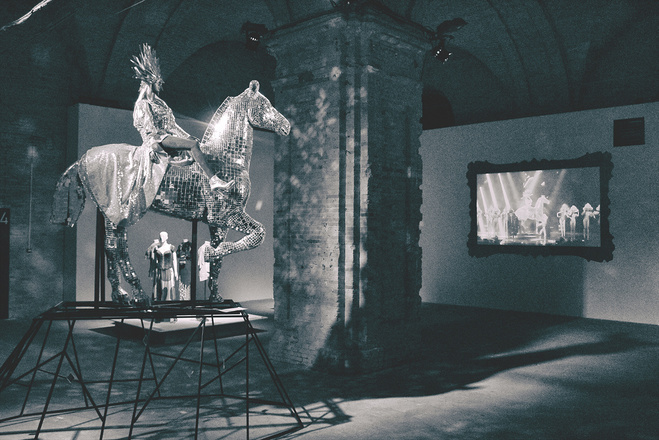 Полякова. Кінь