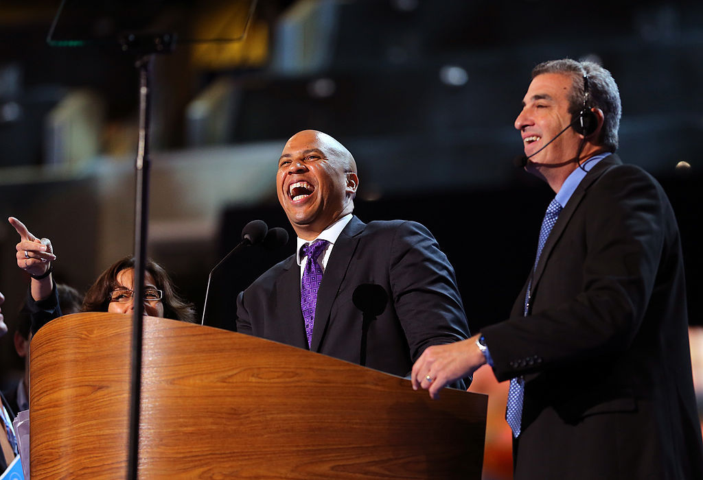 День сміху. Люди сміються