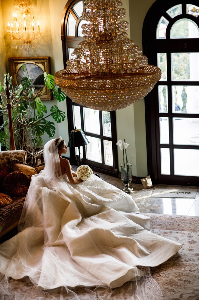 Катя Гуменюк у весільній сукні