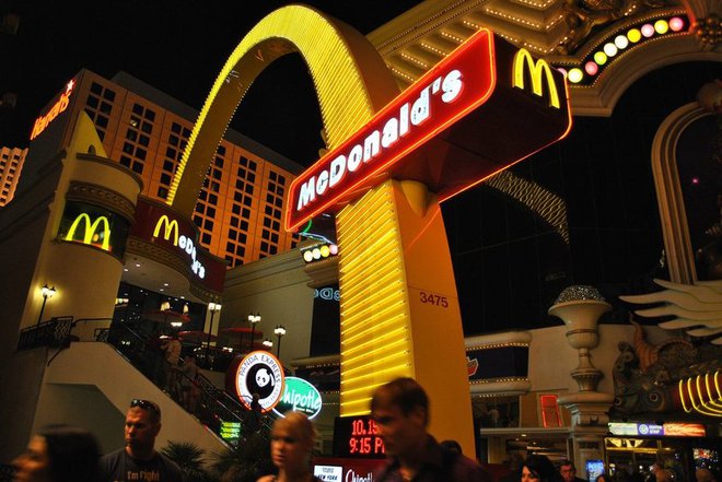 Незвичайні будівлі McDonald's по всьому світу