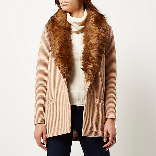 Пальто с мехом