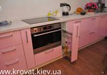 Большая кухня в розовом цвете