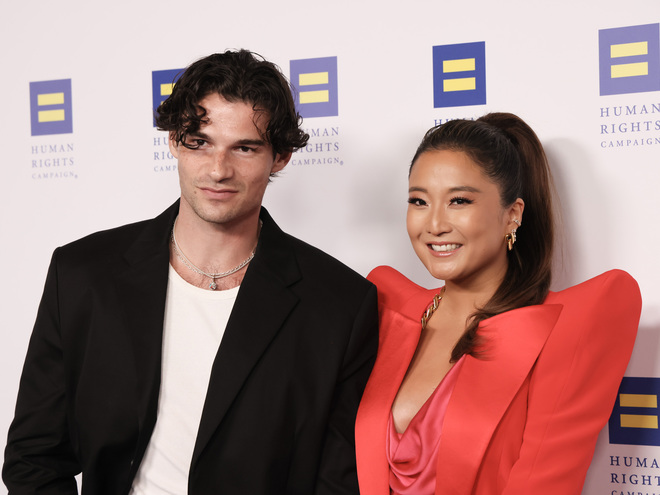 Зірки «Емілі в Парижі» Пак і Форман розійшлися після двох років стосунків