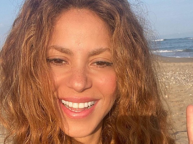 Шакіра заробила млн вподобайок своїм хатнім прибиранням на високих підборах