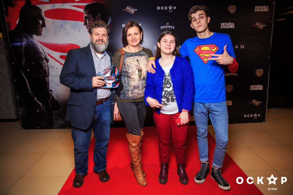 Бэтмен против Супермена премьера