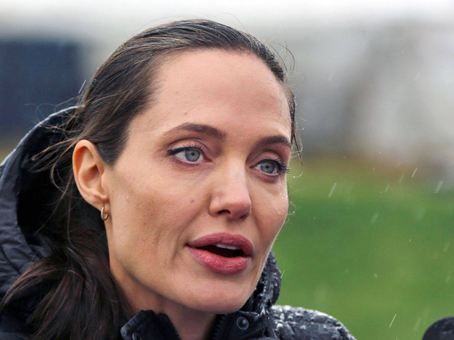 Анджелина Джоли в лагере для беженцев в Ливане