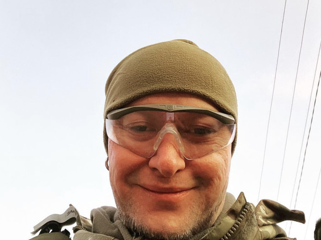 Хливнюк поділився авторською військовою поезією: Спокійно спи, не бійся, я - стою